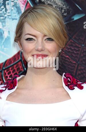 Emma Stone arrive à Columbia Pictures pour la première de « The Amazing Spider-Man » au Regency Village Theatre de Westwood, Los Angeles, CA, États-Unis, le 28 juin 2012. Photo de Baxter/ABACAPRESS.COM Banque D'Images