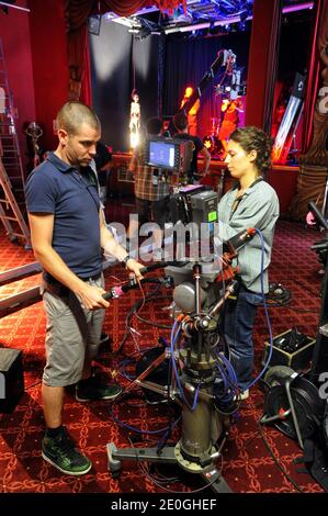 Le chanteur français Julien Dore sur le set de 'Pop Redemption' de Martin Legall sur le vieux cabaret à Pont de casse, France, le 29 juin 2012. Photo par ABACAPRESS.COM Banque D'Images