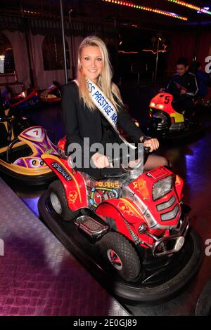 Christelle Roca, Miss Prestige National participant à la journée d'ouverture de la Foire du Trone annuelle au profit des enfants de la terre, qui s'est tenue à Paris, France, le 2012 avril. Photo par ABACAPRESS.COM Banque D'Images