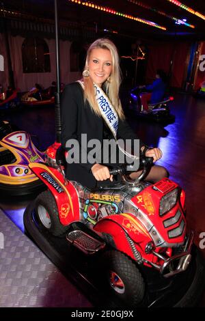 Christelle Roca, Miss Prestige National participant à la journée d'ouverture de la Foire du Trone annuelle au profit des enfants de la terre, qui s'est tenue à Paris, France, le 2012 avril. Photo par ABACAPRESS.COM Banque D'Images