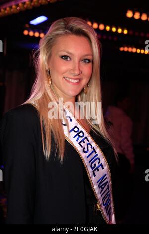 Christelle Roca, Miss Prestige National participant à la journée d'ouverture de la Foire du Trone annuelle au profit des enfants de la terre, qui s'est tenue à Paris, France, le 2012 avril. Photo par ABACAPRESS.COM Banque D'Images