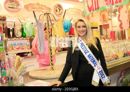 Christelle Roca, Miss Prestige National participant à la journée d'ouverture de la Foire du Trone annuelle au profit des enfants de la terre, qui s'est tenue à Paris, France, le 2012 avril. Photo par ABACAPRESS.COM Banque D'Images