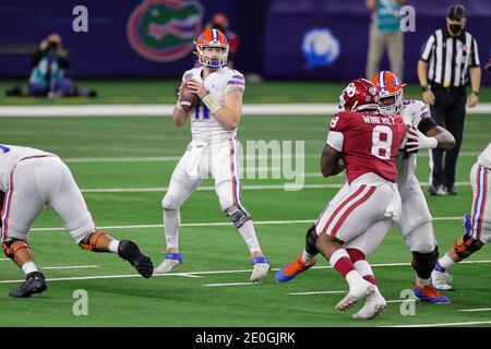 Arlington, Texas, États-Unis. 30 décembre 2020. Florida Gators Quarterback #11 Kyle Trask en action pendant le Florida Gators, contre le match de football de l'université Oklahoma Sooners, au Goodyear Cotton Bowl, à Arlington, Texas, le 30 décembre 2020. (Crédit obligatoire : Tommy Hays/MarinMedia.org/Cal Sport Media) (photographe complet absolu, et crédits requis).télévision, ou magazines à but lucratif Contactez MarinMedia directement. Crédit : csm/Alay Live News Banque D'Images