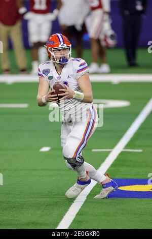 Arlington, Texas, États-Unis. 30 décembre 2020. Florida Gators Quarterback #11 Kyle Trask en action pendant le Florida Gators, contre le match de football de l'université Oklahoma Sooners, au Goodyear Cotton Bowl, à Arlington, Texas, le 30 décembre 2020. (Crédit obligatoire : Tommy Hays/MarinMedia.org/Cal Sport Media) (photographe complet absolu, et crédits requis).télévision, ou magazines à but lucratif Contactez MarinMedia directement. Crédit : csm/Alay Live News Banque D'Images