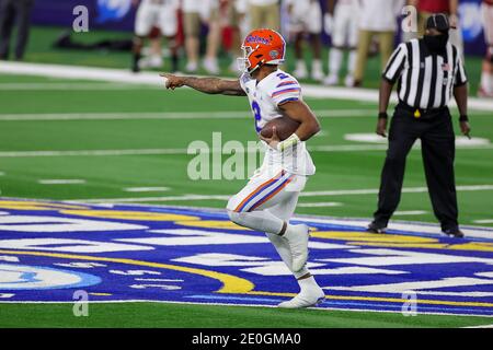 Arlington, Texas, États-Unis. 30 décembre 2020. Florida Gators quarterback #2 Anthony Richardson en action pendant le match de football de Florida Gators, contre le match de football de l'université Oklahoma Sooners, au Goodyear Cotton Bowl, à Arlington, Texas, le 30 décembre 2020. (Crédit obligatoire : Tommy Hays/MarinMedia.org/Cal Sport Media) (photographe complet absolu, et crédits requis).télévision, ou magazines à but lucratif Contactez MarinMedia directement. Crédit : csm/Alay Live News Banque D'Images