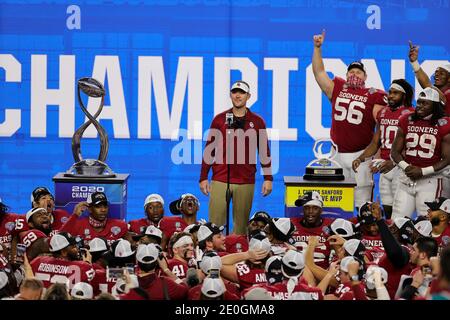 Arlington, Texas, États-Unis. 30 décembre 2020. En action pendant le match de football de Florida Gators, contre le match de football de l'université Oklahoma Sooners, au Goodyear Cotton Bowl, à Arlington, Texas, le 30 décembre 2020. (Crédit obligatoire : Tommy Hays/MarinMedia.org/Cal Sport Media) (photographe complet absolu, et crédits requis).télévision, ou magazines à but lucratif Contactez MarinMedia directement. Crédit : csm/Alay Live News Banque D'Images