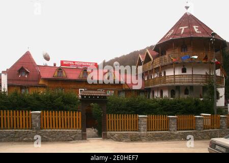 Motel et restaurant à Balvanyos, comté de Covasna, Roumanie. Banque D'Images