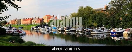 Bateaux sur la rivière Witham, Boston Gateway Marina, ville de Boston, Lincolnshire County, Angleterre, Royaume-Uni Banque D'Images