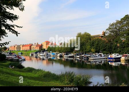 Bateaux sur la rivière Witham, Boston Gateway Marina, ville de Boston, Lincolnshire County, Angleterre, Royaume-Uni Banque D'Images