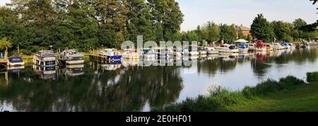 Bateaux sur la rivière Witham, Boston Gateway Marina, ville de Boston, Lincolnshire County, Angleterre, Royaume-Uni Banque D'Images