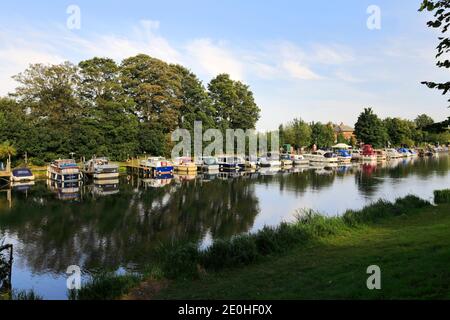 Bateaux sur la rivière Witham, Boston Gateway Marina, ville de Boston, Lincolnshire County, Angleterre, Royaume-Uni Banque D'Images