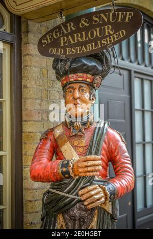 Tabakladen, Market Hall, Covent Garden, Londres, Angleterre, GROSSBRITANNIEN Banque D'Images