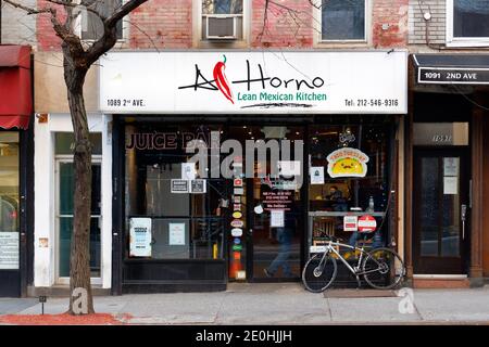 Al Horno Lean Mexican Kitchen, 1089 2nd Ave, New York, NY. Façade extérieure d'une chaîne de restaurants mexicains à Manhattan. Banque D'Images