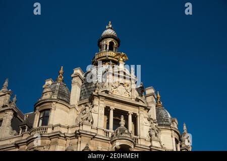 Façade baroque d'un bâtiment historique sur la célèbre rue commerçante Meir à Anvers, Belgique Banque D'Images