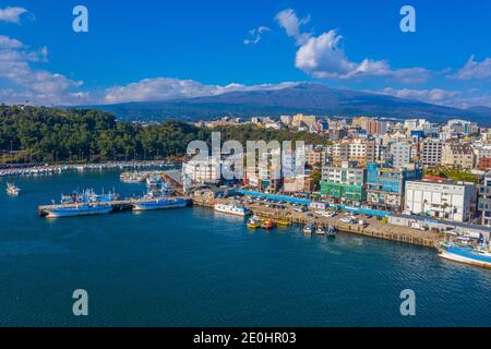 SEOGWIPO, CORÉE, 11 NOVEMBRE 2019 : vue aérienne du front de mer de Seogwipo sur l'île de Jeju, Repubic de Corée Banque D'Images