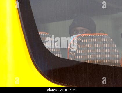 Espagne. 1er janvier 2021. La première Patera de 2021 est arrivée à Ténérife, aux îles Canaries à 8 heures du matin avec 60 immigrants subsahariens qui ont été traités au port de los Cristianos selon le protocole Covid. (Photo de Mercedes Menendez/Pacific Press/Sipa USA) crédit: SIPA USA/Alay Live News Banque D'Images