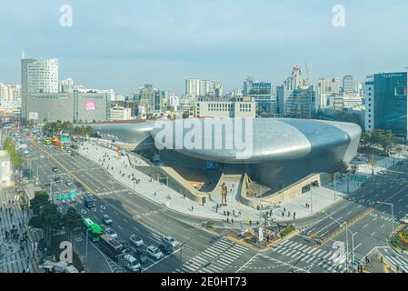 SÉOUL, CORÉE, 10 NOVEMBRE 2019 : vue aérienne de Dongdaemun Design Plaza à Séoul, République de Corée Banque D'Images