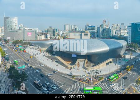 SÉOUL, CORÉE, 10 NOVEMBRE 2019 : vue aérienne de Dongdaemun Design Plaza à Séoul, République de Corée Banque D'Images