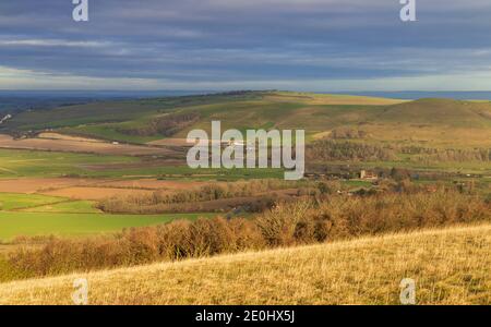 Vue sur la vallée jusqu'au mont Caburn et au Lewes À partir de Firle Beacon sur South Downs East Sussex angleterre du sud-est Banque D'Images