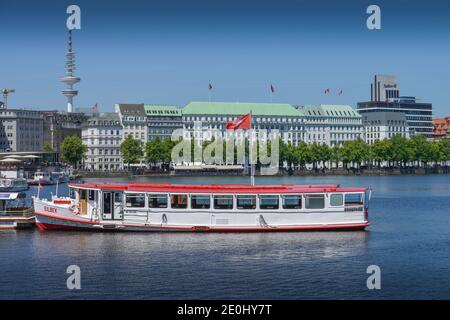 Ausflugsdampfer, Jungfernstieg, l'hôtel Vier Jahreszeiten, Hamburg, Deutschland, Binnenalster Banque D'Images