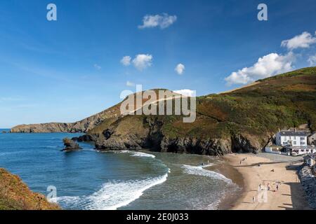 Llangrannog est un petit village côtier et une station balnéaire de Ceredigion, à 11 kilomètres au sud de New Quay sur le Wales Coast Path. Banque D'Images