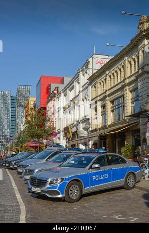 Polizeiautos, Reeperbahn, St Pauli, Hambourg, Allemagne Banque D'Images
