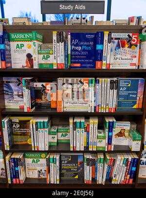 Etudier des livres sur le SIDA en vente, Barnes et Noble, Etats-Unis Banque D'Images