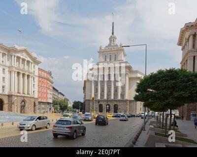 Party House, la partie centrale du Largo, ensemble architectural de trois édifices du classicisme socialiste dans le centre de Sofia, la capitale de la Bulgarie Banque D'Images