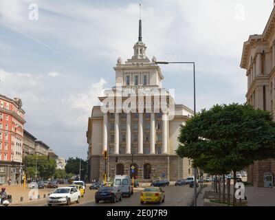 Party House, la partie centrale du Largo, ensemble architectural de trois édifices du classicisme socialiste dans le centre de Sofia, la capitale de la Bulgarie Banque D'Images