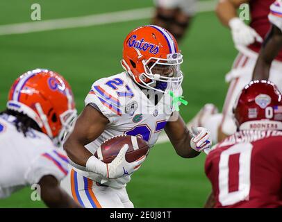 Arlington, Texas, États-Unis. 30 décembre 2020. Florida Gators qui a fait marche en arrière Dameon Pierce (27) pendant le match de football des Florida Gators, contre le match de football de l'université Oklahoma Sooners, au Goodyear Cotton Bowl, à Arlington, Texas, le 30 décembre 2020. (Crédit obligatoire : Tommy Hays/MarinMedia.org/Cal Sport Media) (photographe complet absolu, et crédits requis).télévision, ou magazines à but lucratif Contactez MarinMedia directement. Crédit : csm/Alay Live News Banque D'Images