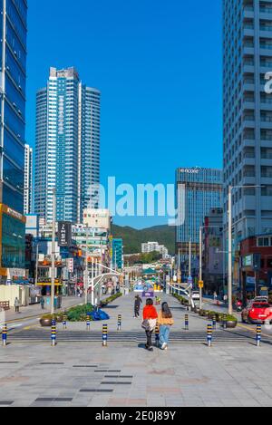 BUSAN, CORÉE, 30 OCTOBRE 2019 : boulevard principal menant à la plage de Haeundae à Busan, république de Corée Banque D'Images