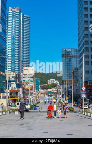 BUSAN, CORÉE, 30 OCTOBRE 2019 : boulevard principal menant à la plage de Haeundae à Busan, république de Corée Banque D'Images