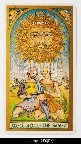 Il Sole ou la carte Sun Tarot des Jeux américains Systems Ltd Renaissance Deck Banque D'Images