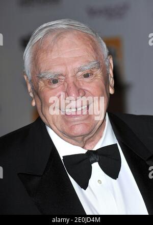 L'acteur Oscar Ernest Borgnine, dont la carrière a duré plus de 60 ans, est décédé, a déclaré son porte-parole. Il est mort d'insuffisance rénale dans un hôpital de Los Angeles avec sa famille à ses côtés, a déclaré son porte-parole, Harry Flynn, à l'Associated Press. M. Borgnine, âgé de 95 ans, a continué à agir jusqu'à récemment avec un rôle dans le drame hospitalier ER en 2009. Il a remporté un Oscar en 1955 pour son rôle dans le film Marty. Photo du dossier : Ernest Borgnine participant au 12ème Gala annuel des prix du Festival du film d'Hollywood, qui s'est tenu à l'hôtel Beverly Hilton de Los Angeles, CA, USA le 27 octobre 2008. Photo par Lion Banque D'Images