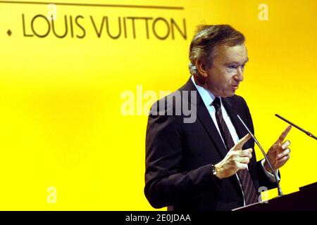 Bernard Arnault, le milliardaire français du LVMH, a demandé la citoyenneté belge suite à la menace d'une hausse d'impôts en France. Le livre belge a publié aujourd'hui le 8 septembre 2012. Photo du fichier : Banque D'Images