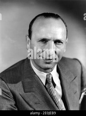 Le réalisateur hongrois MICHAEL CURTIZ 1935 Portrait d'ELMER FRYER publicité pour Warner Bros. Banque D'Images