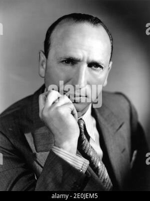 Le réalisateur hongrois MICHAEL CURTIZ 1935 Portrait d'ELMER FRYER publicité pour Warner Bros. Banque D'Images