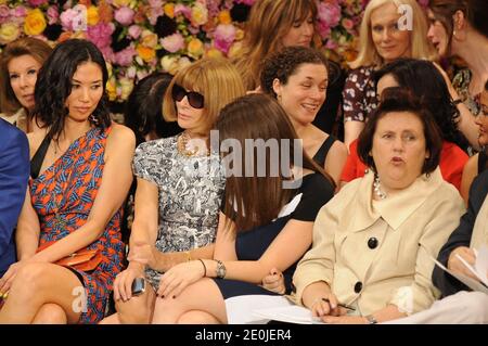 Anna Wintour participe au salon de la haute-Couture de Christian Dior automne-hiver 2012-2013 à Paris, France, le 2 juillet 2012. Photo de Thierry Orban/ABACAPRESS.COM Banque D'Images