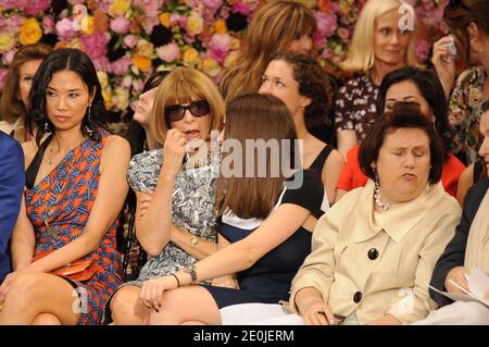 Anna Wintour participe au salon de la haute-Couture de Christian Dior automne-hiver 2012-2013 à Paris, France, le 2 juillet 2012. Photo de Thierry Orban/ABACAPRESS.COM Banque D'Images