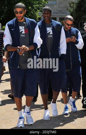 Nicolas Batum, Yakhouba Diawara et Tony Parker, membres de l'équipe nationale française de basket-ball, lors du Festival mondial de basket-ball à Cité universitaire, à Paris, le 14 juillet 2012. Photo d'Aurore Marechal/ABACAPRESS.COM Banque D'Images