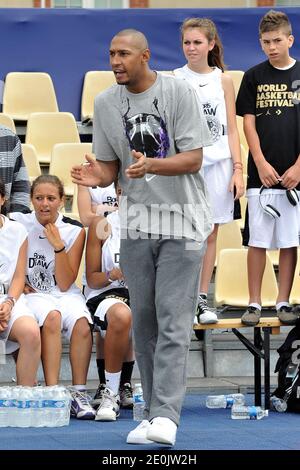 Boris Diaw, membre de l'équipe nationale française de basket-ball, participe au World Basketball Festival à Cité universitaire, à Paris, le 16 juillet 2012. Photo d'Aurore Marechal/ABACAPRESS.COM Banque D'Images