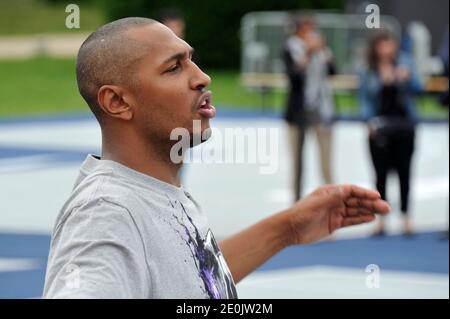 Boris Diaw, membre de l'équipe nationale française de basket-ball, participe au World Basketball Festival à Cité universitaire, à Paris, le 16 juillet 2012. Photo d'Aurore Marechal/ABACAPRESS.COM Banque D'Images