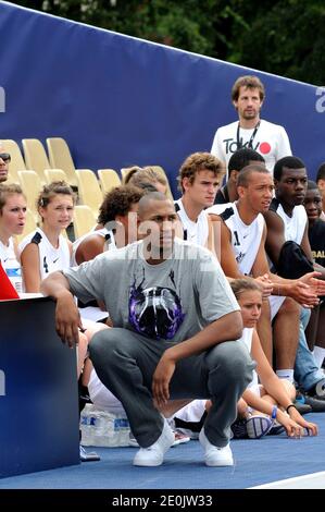 Boris Diaw, membre de l'équipe nationale française de basket-ball, participe au World Basketball Festival à Cité universitaire, à Paris, le 16 juillet 2012. Photo d'Aurore Marechal/ABACAPRESS.COM Banque D'Images