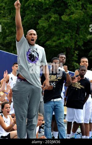 Boris Diaw, membre de l'équipe nationale française de basket-ball, participe au World Basketball Festival à Cité universitaire, à Paris, le 16 juillet 2012. Photo d'Aurore Marechal/ABACAPRESS.COM Banque D'Images