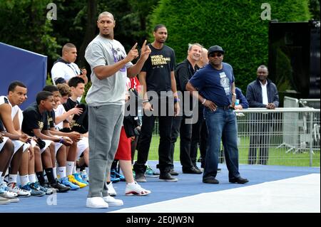 Boris Diaw, membre de l'équipe nationale française de basket-ball, participe au World Basketball Festival à Cité universitaire, à Paris, le 16 juillet 2012. Photo d'Aurore Marechal/ABACAPRESS.COM Banque D'Images