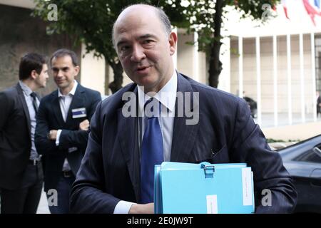 Le ministre français de l'économie et des finances, Pierre Moscovici, arrive au ministère français, à Paris, le 17 juillet 2012. Photo de Stephane Lemouton/ABACAPRESS.COM Banque D'Images