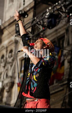 Naïf New Beaters se produit en direct sur la place de l'hôtel de ville lors du Festival des Indétendances de la Fnac à Paris, en France, le 20 juillet 2012. Photo de Felix de Malleray/ABACAPRESS.COM Banque D'Images