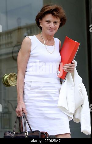 Michele Delaunay, sous-ministre française des personnes âgées et handicapées, quitte l'Elysée Palace à Paris, le 01 août 2012 après la réunion hebdomadaire du cabinet. Photo de Stephane Lemouton/ABACAPRESS.COM. Banque D'Images