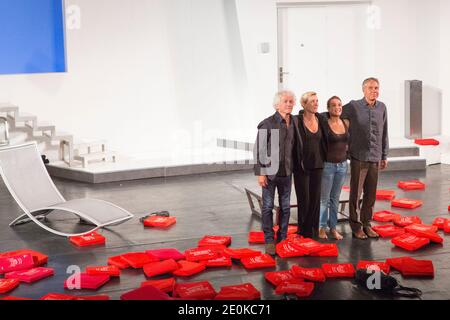 Jean-Luc Moreau, José Paul, Anne Loiret et Anne-Sophie Germanaz interprétant Eric Assous' jouer 'les Conjoints' lors du Festival de Ramatuelle à Ramatuelle, France, le 10 août 2012. Photo de Cyril Bruneau/ABACAPRESS.COM Banque D'Images