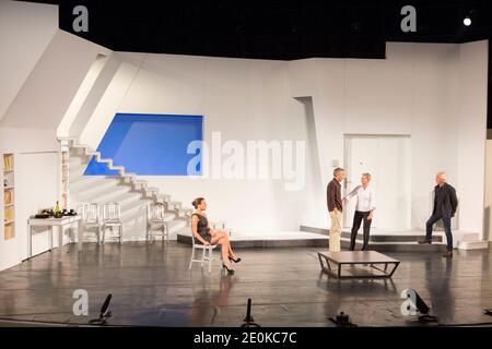 Jean-Luc Moreau, José Paul, Anne Loiret et Anne-Sophie Germanaz interprétant Eric Assous' jouer 'les Conjoints' lors du Festival de Ramatuelle à Ramatuelle, France, le 10 août 2012. Photo de Cyril Bruneau/ABACAPRESS.COM Banque D'Images